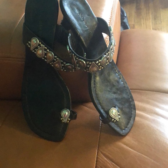 Sandals - Picture 3 of 4